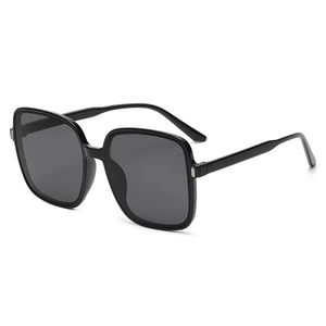 Gafas de sol cuadradas negras clásicas de gran tamaño con remaches retro y lentes
