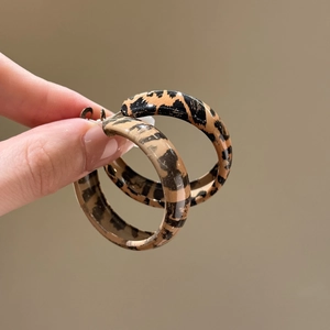 Vintage leopard print resin hoop earrings with geometric design for women