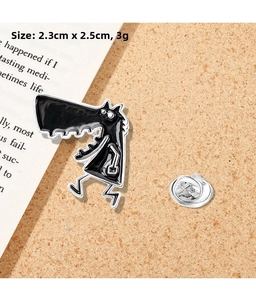 Detail of cartoon crocodile enamel pin with size 2.3cm x 2.5cm and silver butterfly clutch