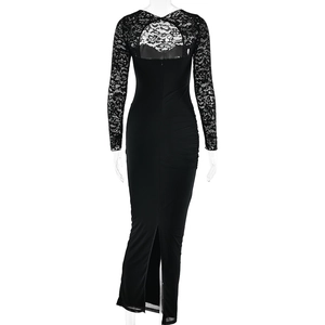 Dettaglio del retro dell'abito nero in pizzo con spacco e design traforato elegante
