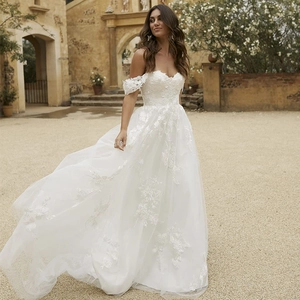 Robe De Mariée Élégante En Dentelle Blanche Épaules Dénudées Décolleté Cœur Tulle Broderie Dos Lacé