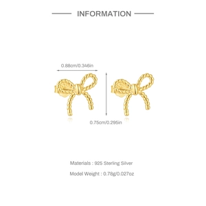 Vue détaillée des boucles d'oreilles nœud papillon en argent 925 avec texture torsadée