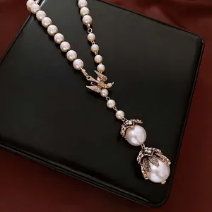 Collana di perle regolabile con uccello dorato e ciondolo a fiore con diamanti retrò