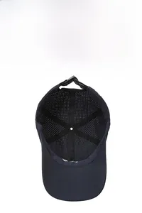 Détail de la maille haute densité et de la structure interne de la casquette respirante