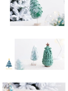 Vista dettagliata della decorazione dell'albero di Natale in feltro con base in legno.