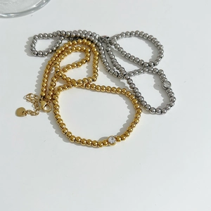 Elegant bead chain necklace with sparkling zircon pendant in gold and silver finishes