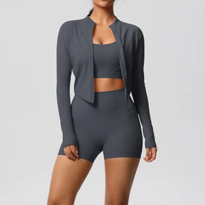 Ensemble de yoga 3 pièces gris anthracite avec veste zippée, brassière et short taille haute