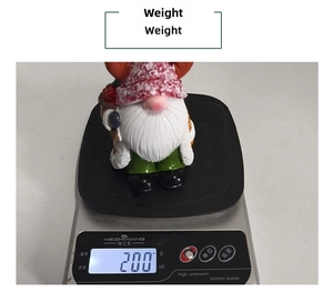 Weight measurement of a 200g Christmas gnome statue with a red knit snowflake hat
