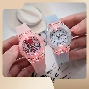 Dettaglio degli orologi contapassi in silicone rosa e blu con personaggi dei cartoni animati