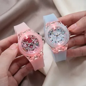 Primer plano de relojes podómetro de silicona rosa y azul con personajes de dibujos animados