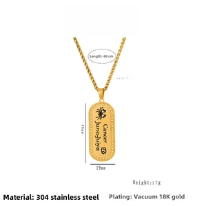 Dettaglio macro della collana con pendente Cancro in acciaio inossidabile placcato oro 18K
