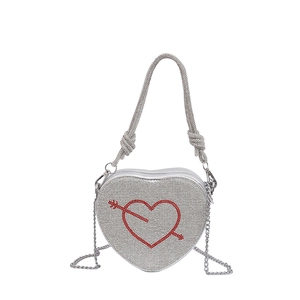 Borsa da sera a forma di cuore con strass argento e motivo a freccia rossa