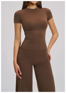Detail of premium brown quick-dry yoga set featuring slim fit t-shirt and wide-leg pants