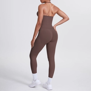 Rückansicht der hoch taillierten Push-up Leggings und Halter Yoga BH in Dunkelbraun