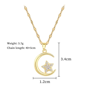 Détail du pendentif étoile et lune dorée avec dimensions 3,4cm et cristaux incrustés