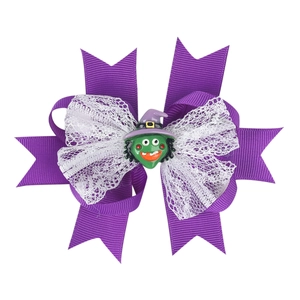 Halloween Haarspange mit lila Schleife und weißer Spitze sowie grünem Hexengesicht-Dekor
