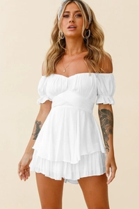 Schickes weißes schulterfreies Stufenkleid mit Rüschenärmeln und elastischer Taille