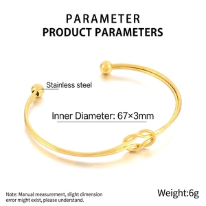 Détail du bracelet noeud en acier inoxydable doré avec embouts à billes et mesures