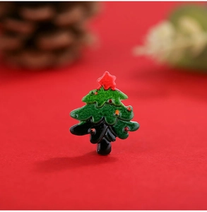 Close-up of a green Christmas tree resin charm with red star for DIY hair accessories