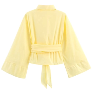 Vue arrière de la chemise en popeline jaune avec manches évasées et lien à la taille