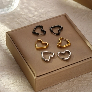 Orecchini A Cerchio A Cuore Acciaio Inossidabile Placcato Oro 18K Piccolo Semplice Elegante Gioielli Quotidiani Per Donna