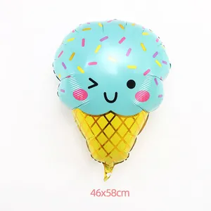 Détail d'un ballon en aluminium de 46x58cm en forme de glace avec visage souriant