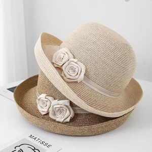 Chapeaux de paille style français avec roses élégantes en beige et marron café