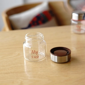 Detail of high borosilicate glass jar with My Cup logo and food grade PP plastic lid