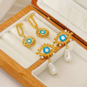 Set di orecchini occhio del diavolo in acciaio placcato oro 18K con perle barocche