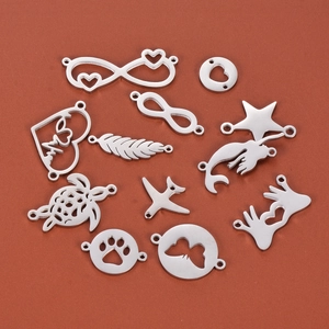 Pendentifs assortis en acier inoxydable argenté avec symboles de cœur et d'infini