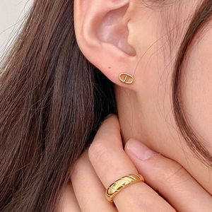 Classic gold CD stud earrings and quilted pattern wide band ring set for women