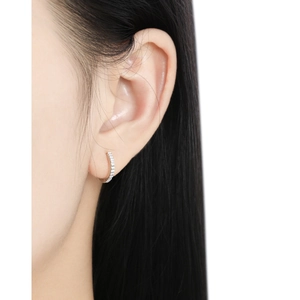 Minimalist S925 sterling silver hoop earrings with geometric pleated texture on model