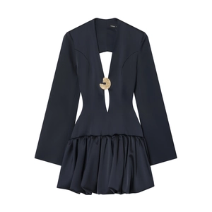 Robe Mini En Satin Élégante À Col En V Profond Et Manches Longues Dos Nu Froncé Ourlet Bulle Avec Boucle En Métal Doré Soirée