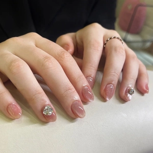 Pink Cat Eye Press On Nails With Rhinestone Artificial Pearl Decor Short Round Magnetic Glitter Full Cover Fake Nails