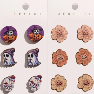 Halloween-Ohrring-Set aus Holz mit Geist- und Kürbis-Designs auf Schmuckkarten