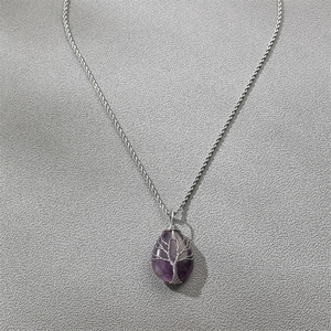 Collana di ametista a goccia con ciondolo albero della vita avvolto in filo d'argento
