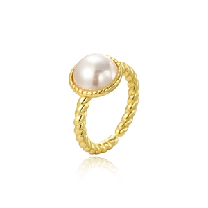 Vintage 18k gold plated twisted ring with a large white baroque pearl and soft reflection