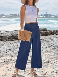 Détail de la taille élastique haute sur le pantalon large bleu foncé pour femmes