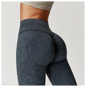 Detailansicht der nahtlosen Scrunch-Butt Yoga-Hose in Grau mit hohem Taillenbund-Design