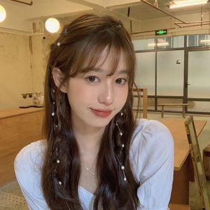 Elegant pearl hair braid chain for women on a model in a cozy cafe setting