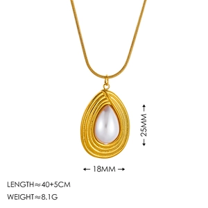 Vintage teardrop pearl necklace in gold-plated titanium steel with snake bone chain