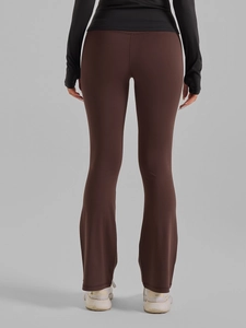 Pantalon de yoga évasé marron foncé à taille haute avec effet push-up pour le fitness