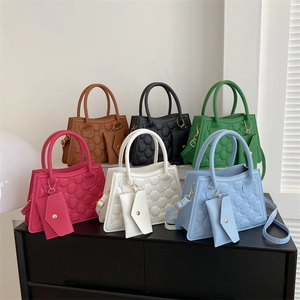 Women's Quilted PU Leather Handbag With Matching Coin Purse Set Elegant Embossed Shoulder Crossbody Bag Adjustable Strap Tote