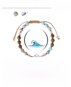 Detailansicht des 6mm Wellenarmbands mit Natursteinperlen und verstellbarer Kordel