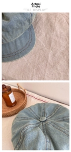 Dettaglio cuciture del berretto newsboy in denim blu con trama vintage e bottone metallico