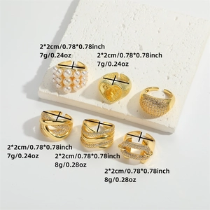 Set of six gold-plated adjustable rings with pearls and zircon on white stone
