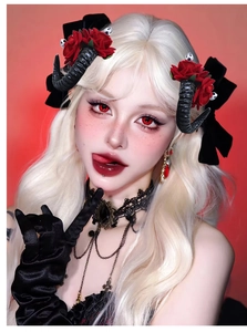 Set gothique Jour des Morts avec roses, serre-tête cornes, choker en dentelle et gants en satin