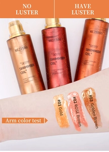 Échantillons d'huile scintillante dorée et rose brun sur le bras pour un effet éclat