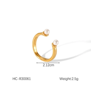 Detailed view showing the 2.12cm diameter and 2.5g weight of the gold bow pearl ring