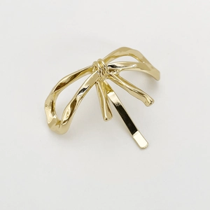 Close-up of a stylish gold alloy bow-shaped hair clip with a polished metallic finish